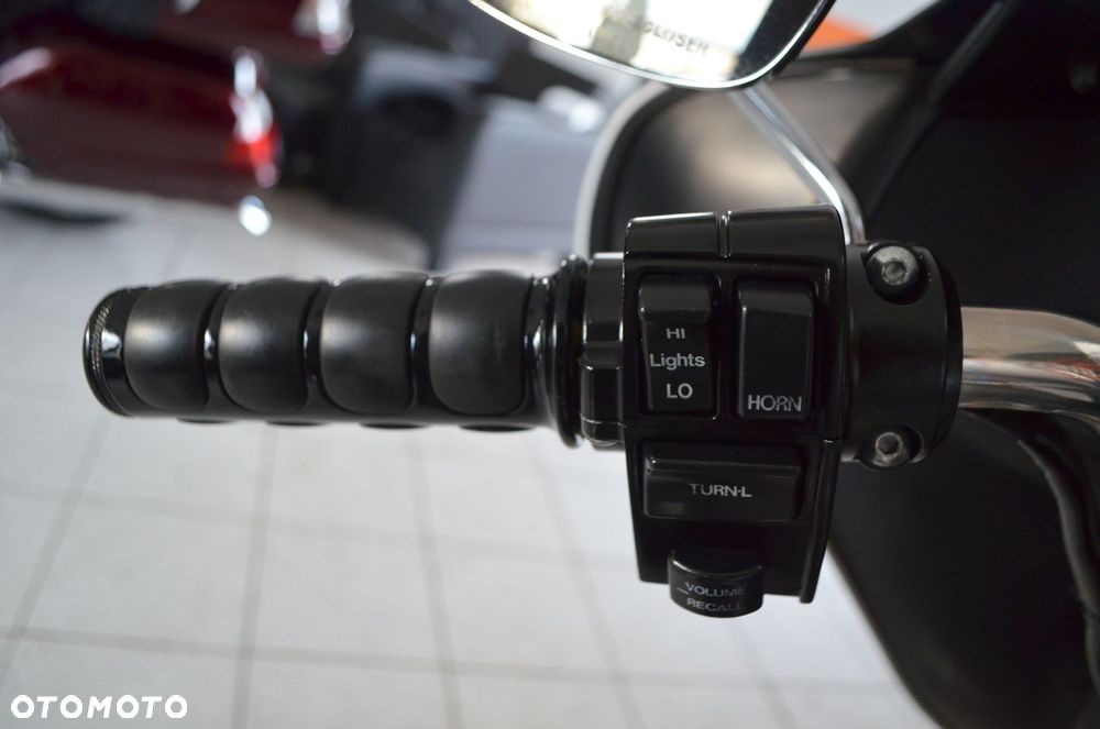 Harley-Davidson FLHT Electra Glide Standard - 32