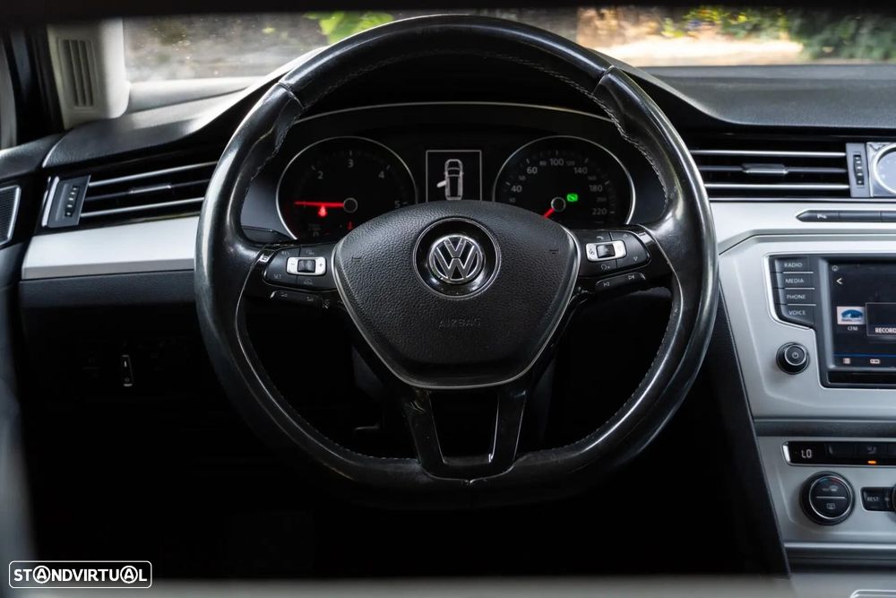 VW Passat Variant 1.6 TDI Confortline DSG - 12