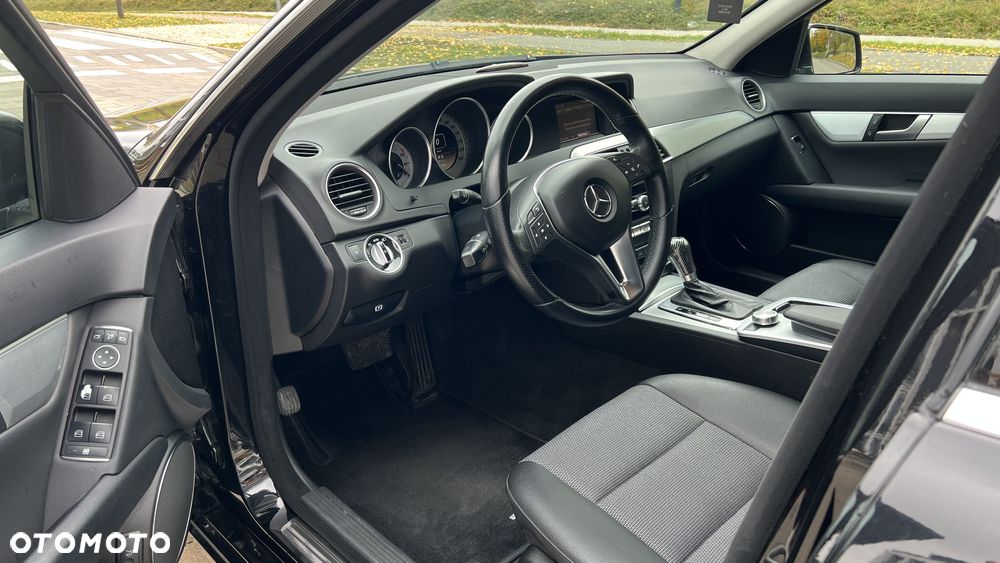 Mercedes-Benz Klasa C 180 BlueEFFICIENCY 7G-TRONIC Avantgarde - 11