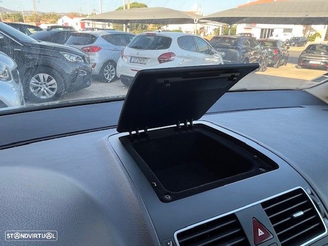 VW Touran 1.6 TDI Blue.Highline 7L - 18