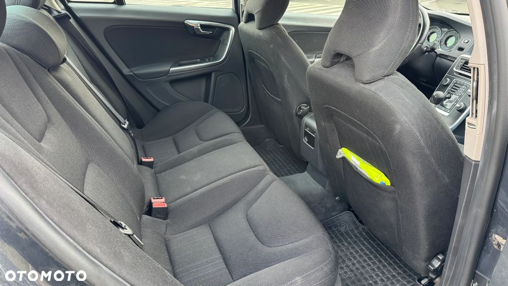 Volvo S60 D2 Momentum - 12