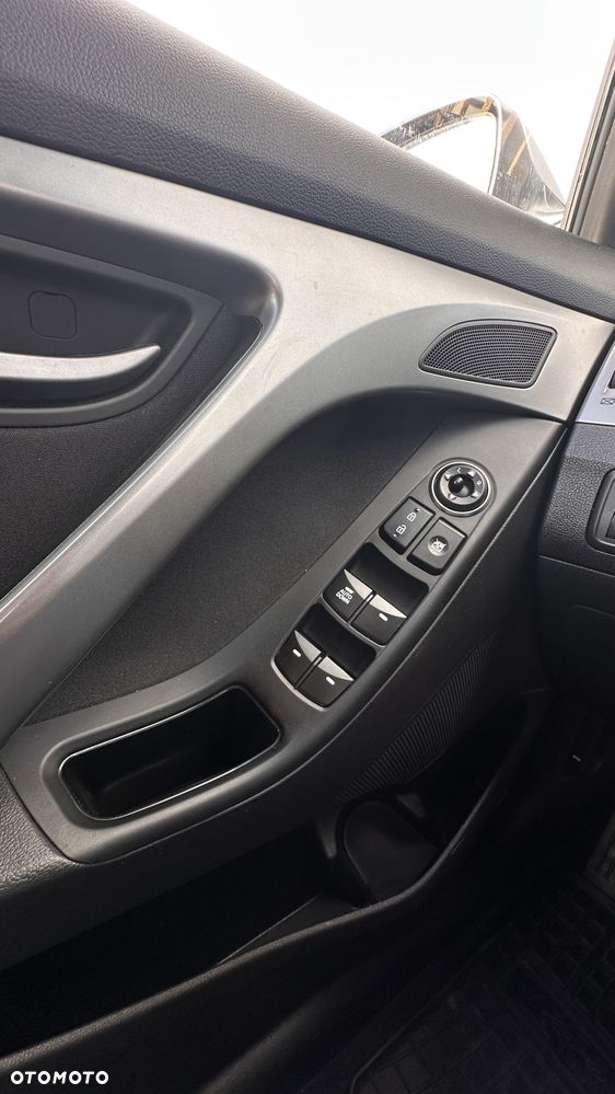 Hyundai Elantra - 11