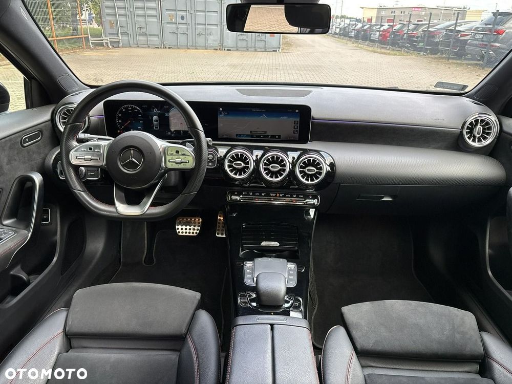 Mercedes-Benz Klasa A 220 4-Matic AMG Line 7G-DCT - 13