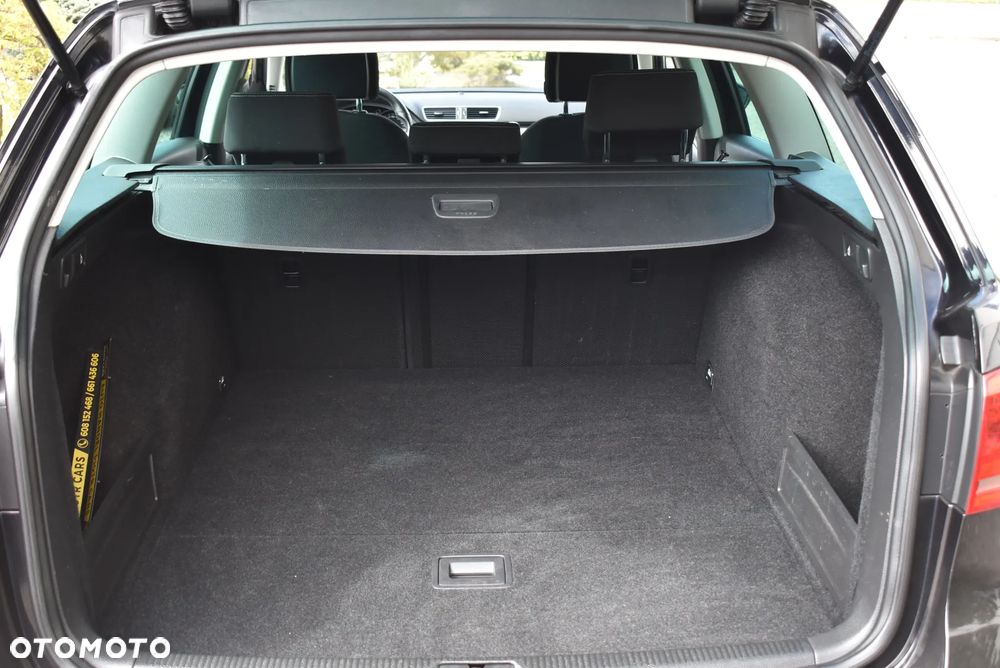 Volkswagen Passat 2.0 TDI DPF R-Line Edition - 31
