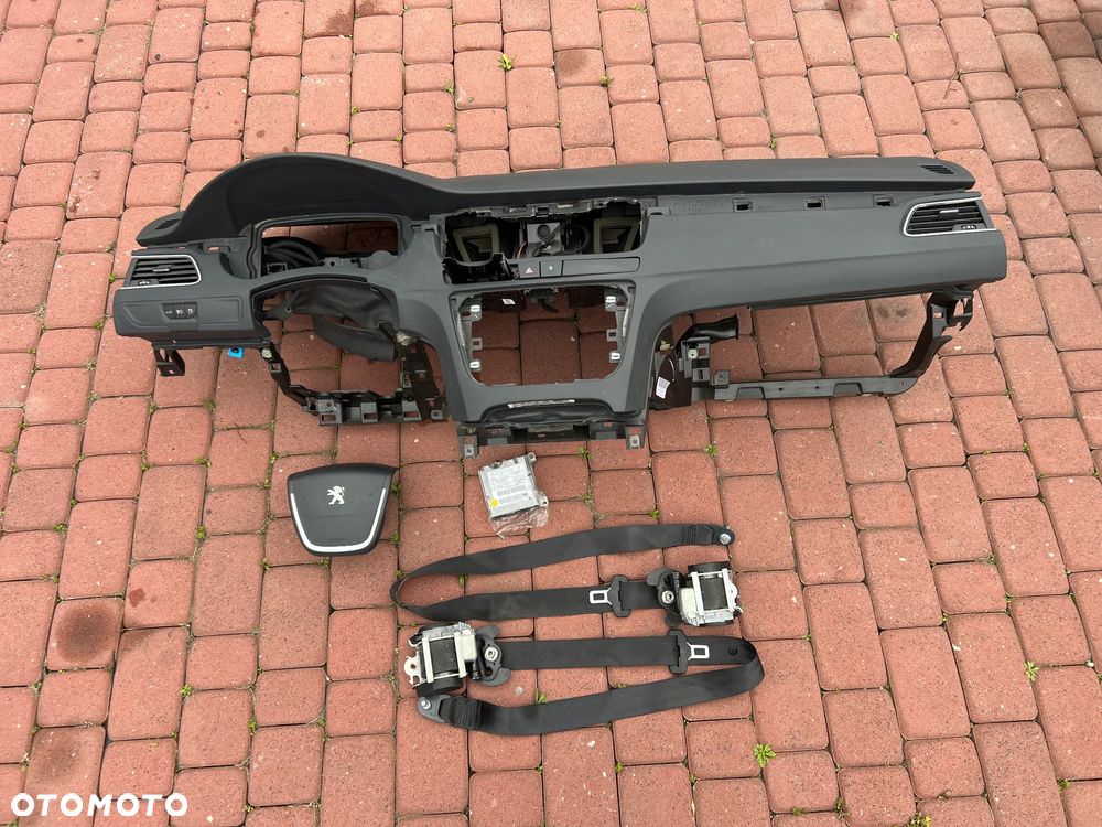 DESKA KONSOLA KOKPIT PODUSZKA PASY PEUGEOT 508 - 1