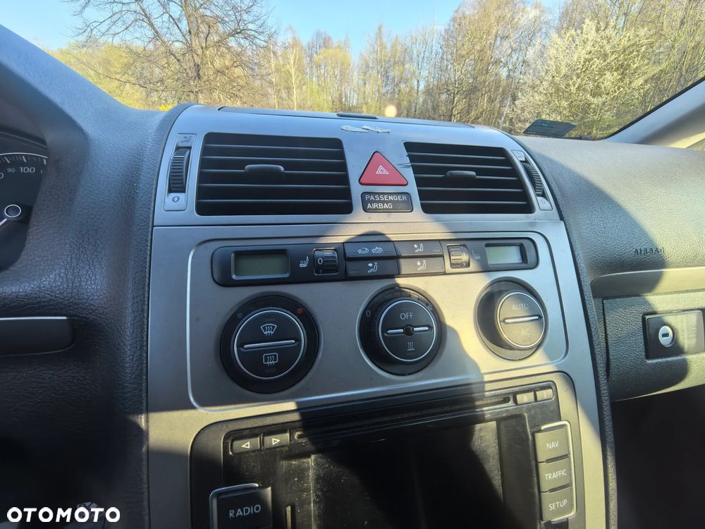 Volkswagen Touran 1.4 TSI STYLE - 26