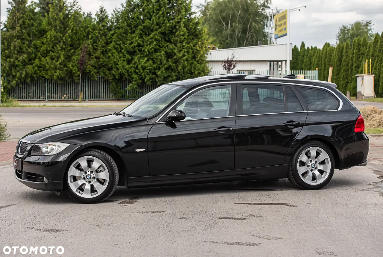 BMW Seria 3 325xi Touring - 12