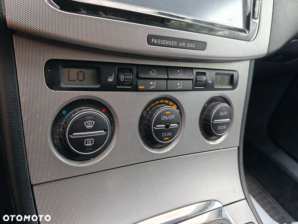 Volkswagen Passat 2.0 TDI DPF Comfortline - 24