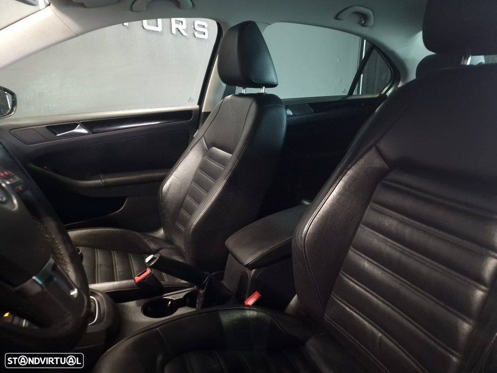 VW Jetta 1.6 TDi Highline - 18