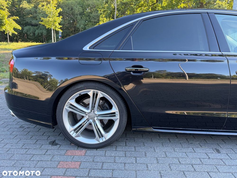 Audi S8 Plus - 25