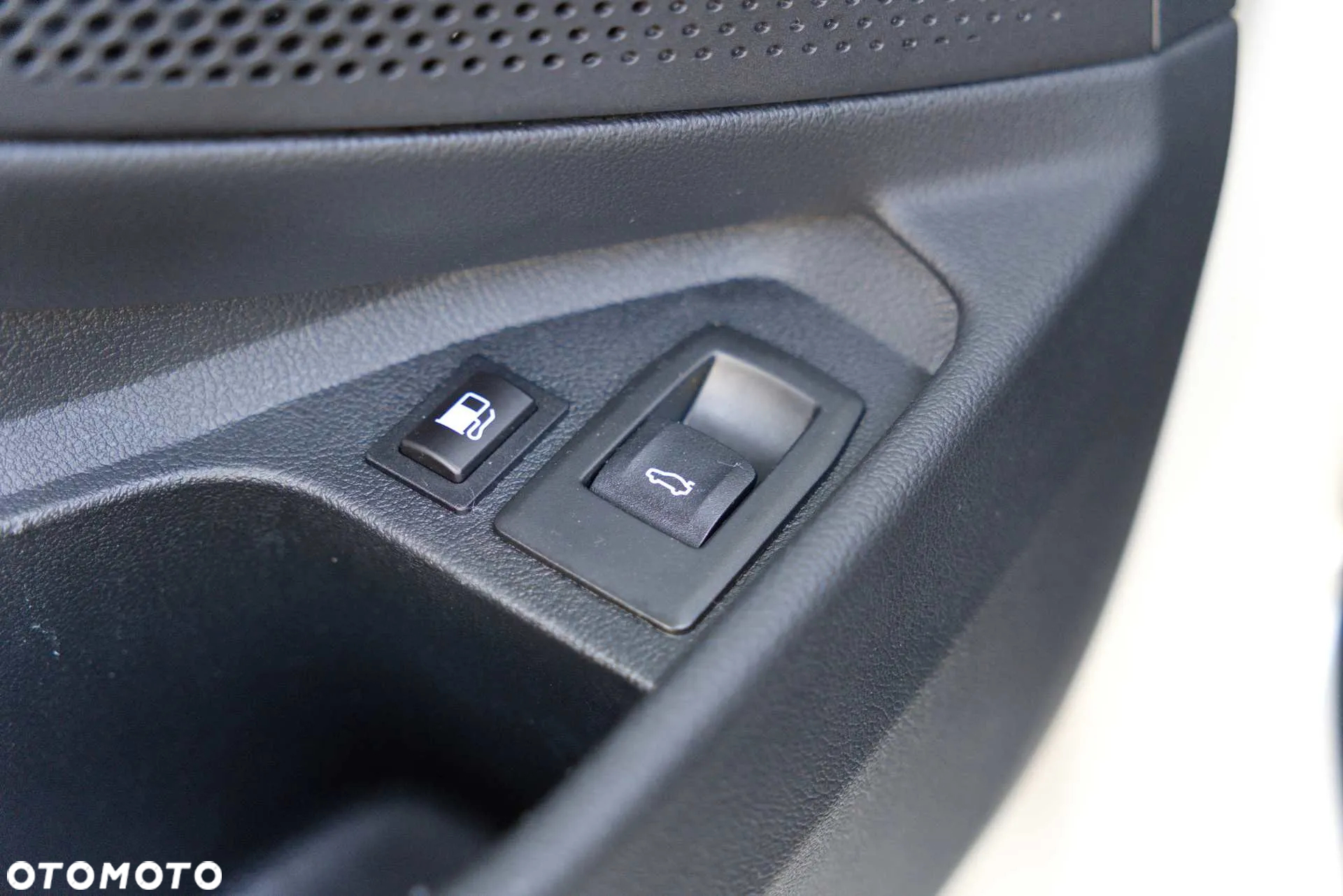 BMW Seria 3 330e PHEV - 22