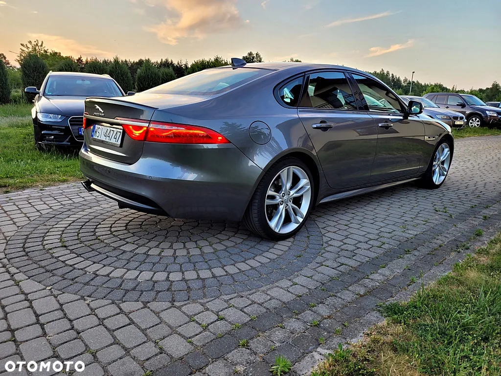 Jaguar XF 2.0 i4D R-Sport - 3