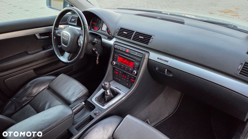 Audi A4 Avant 2.0 TDI DPF quattro - 19