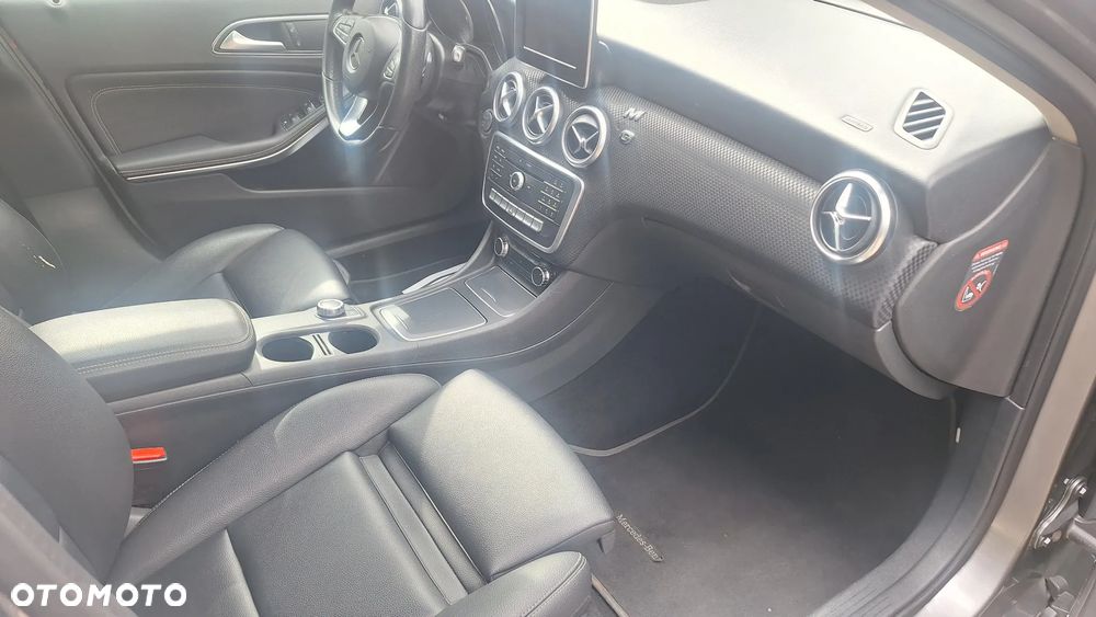 Mercedes-Benz Klasa A 180 7G-DCT Activity Edition - 24