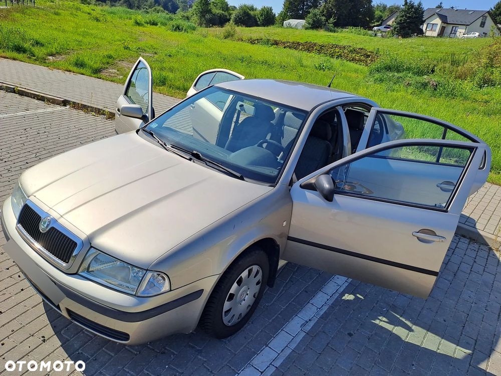 Skoda Octavia 1.6 Tour - 6