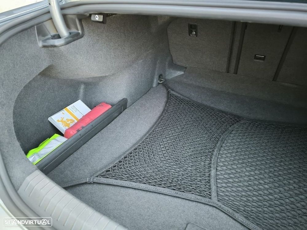 VW Passat 2.0 TDI Business P.DSG - 50