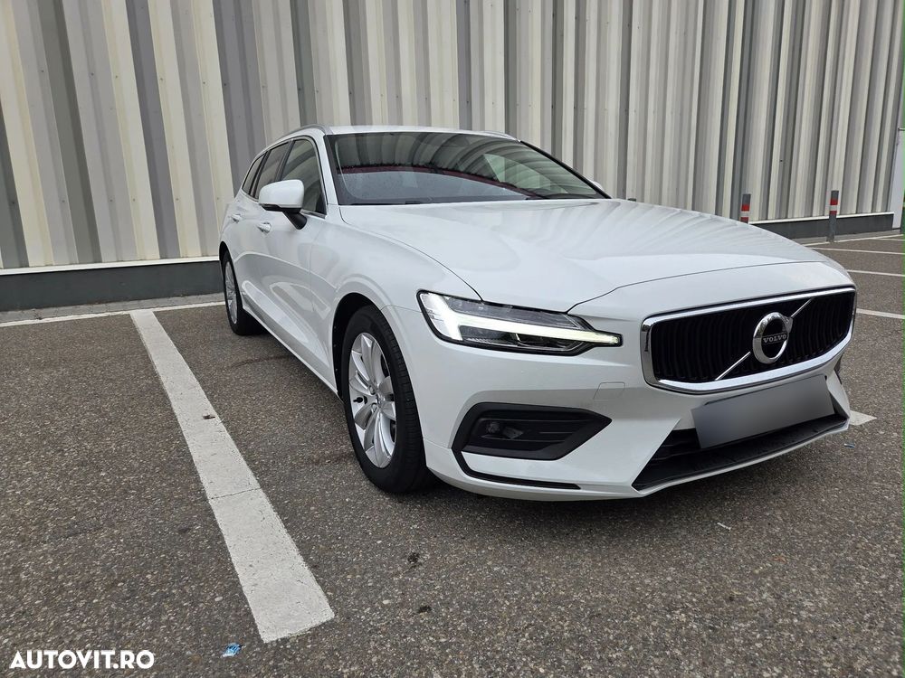 Volvo V60 B4 MHEV AT8 FWD Momentum Pro - 1