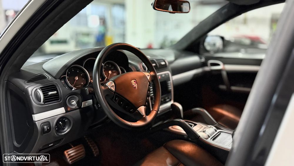 Porsche Cayenne Turbo - 11