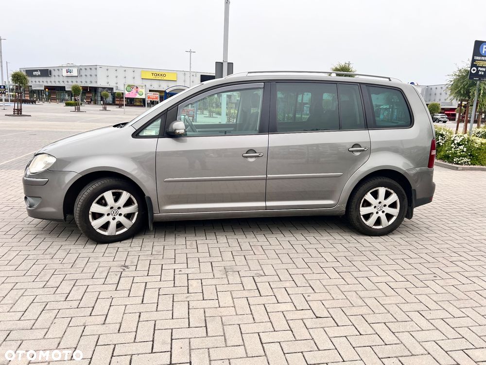 Volkswagen Touran 2.0 TDI DPF DSG Trendline - 4