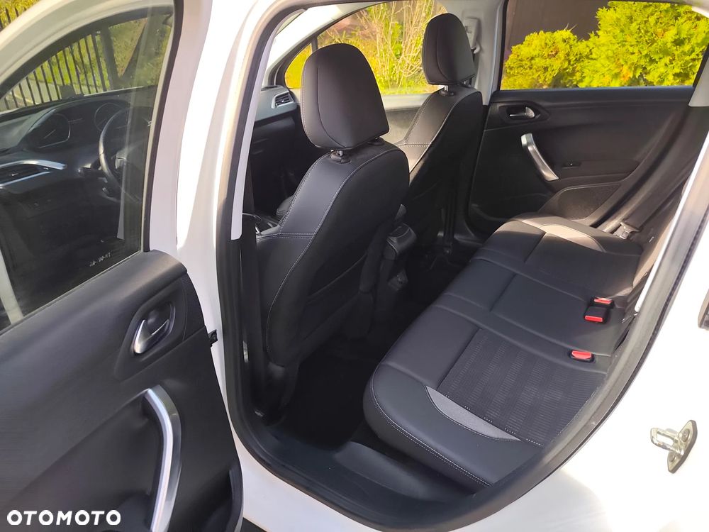 Peugeot 2008 - 12