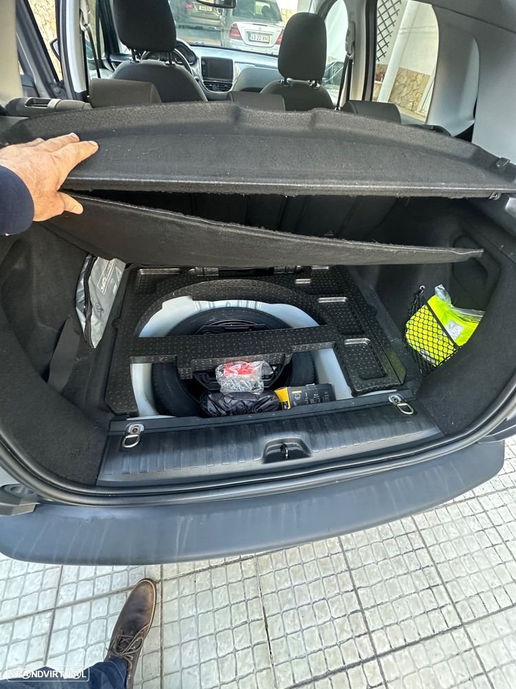 Peugeot 2008 1.2 PureTech Style - 12