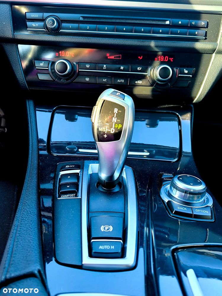 BMW Seria 5 520d xDrive - 17