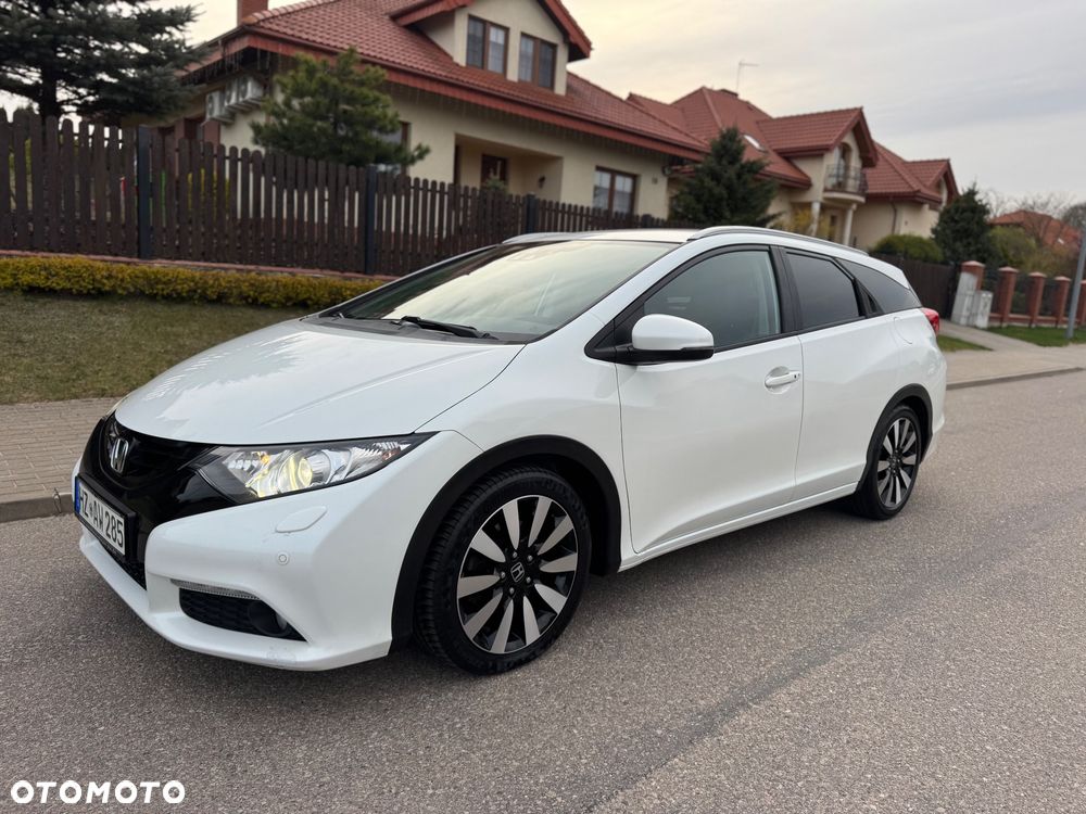 Honda Civic 1.8 i-VTEC Executive Black Edition - 1