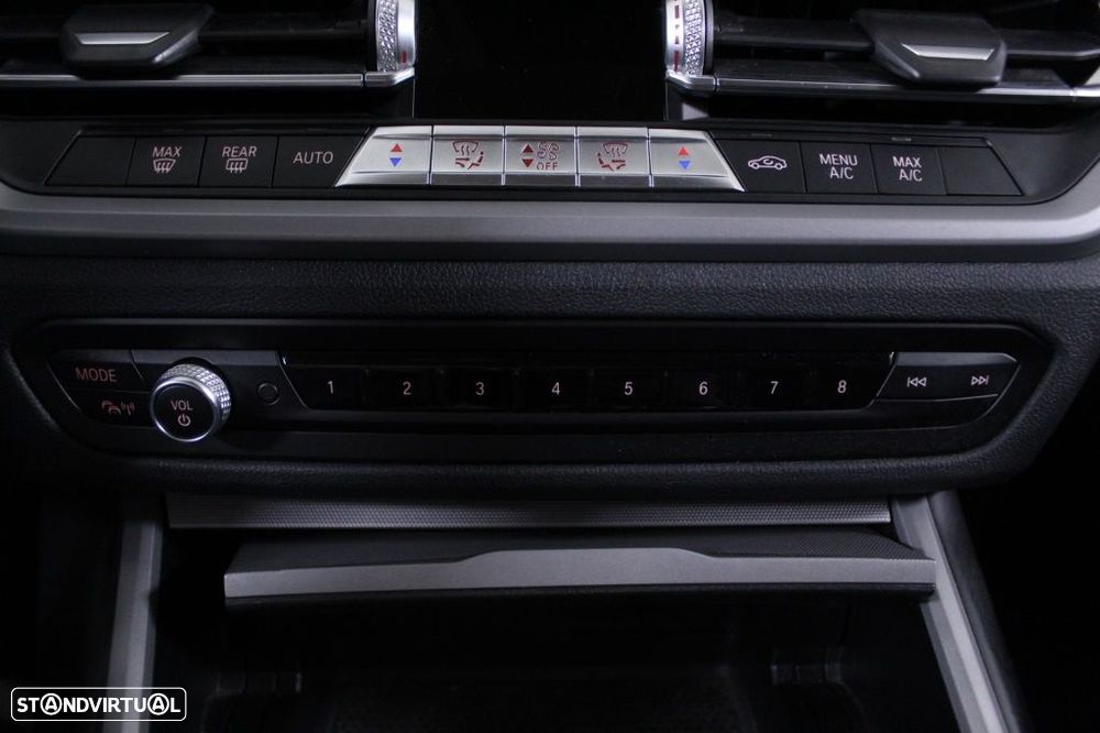 BMW 330 e Touring Auto - 29