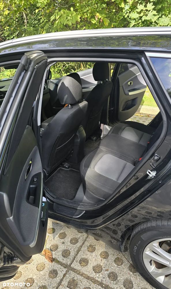 Kia Ceed - 10