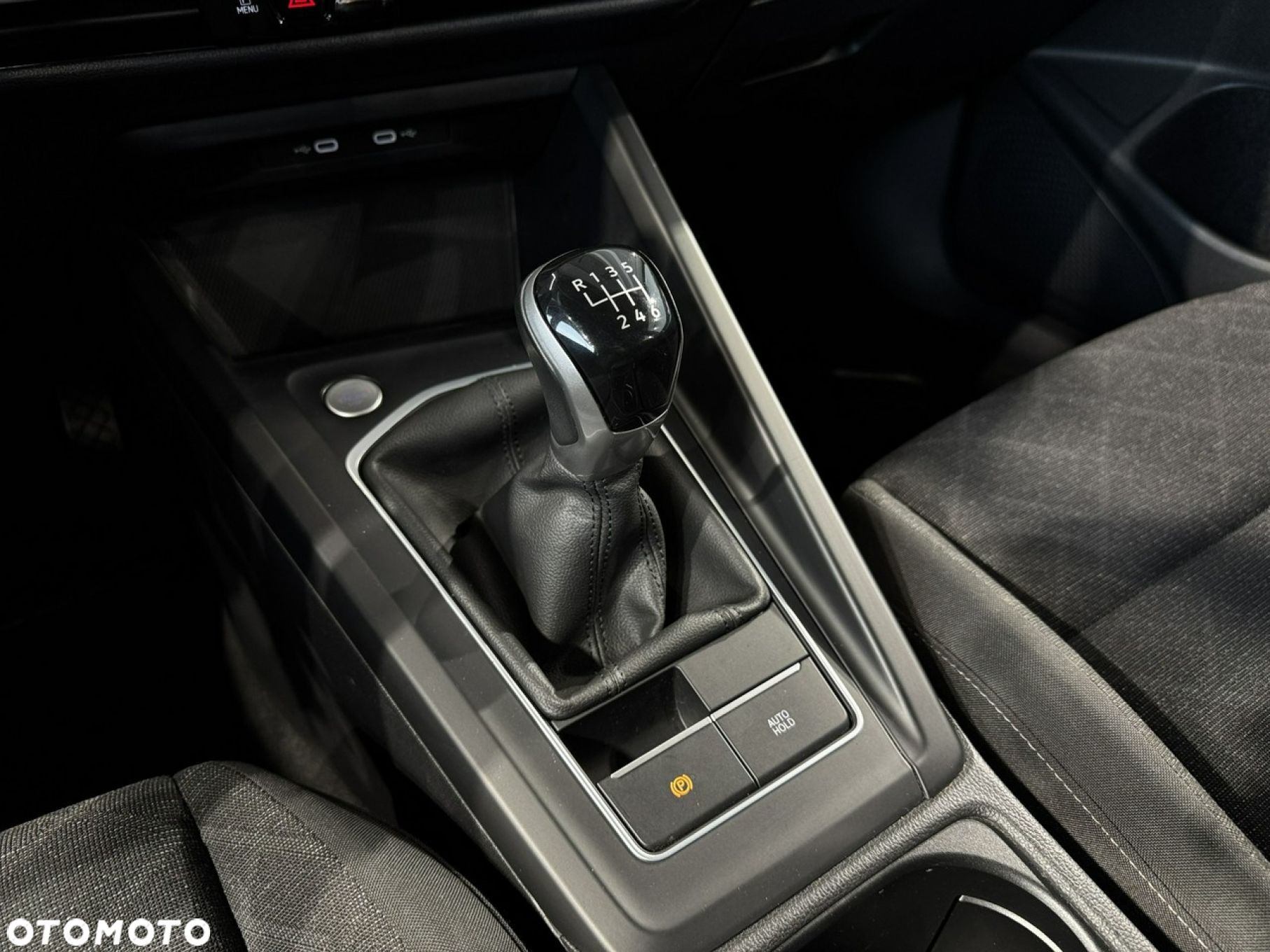 Volkswagen Golf - 24