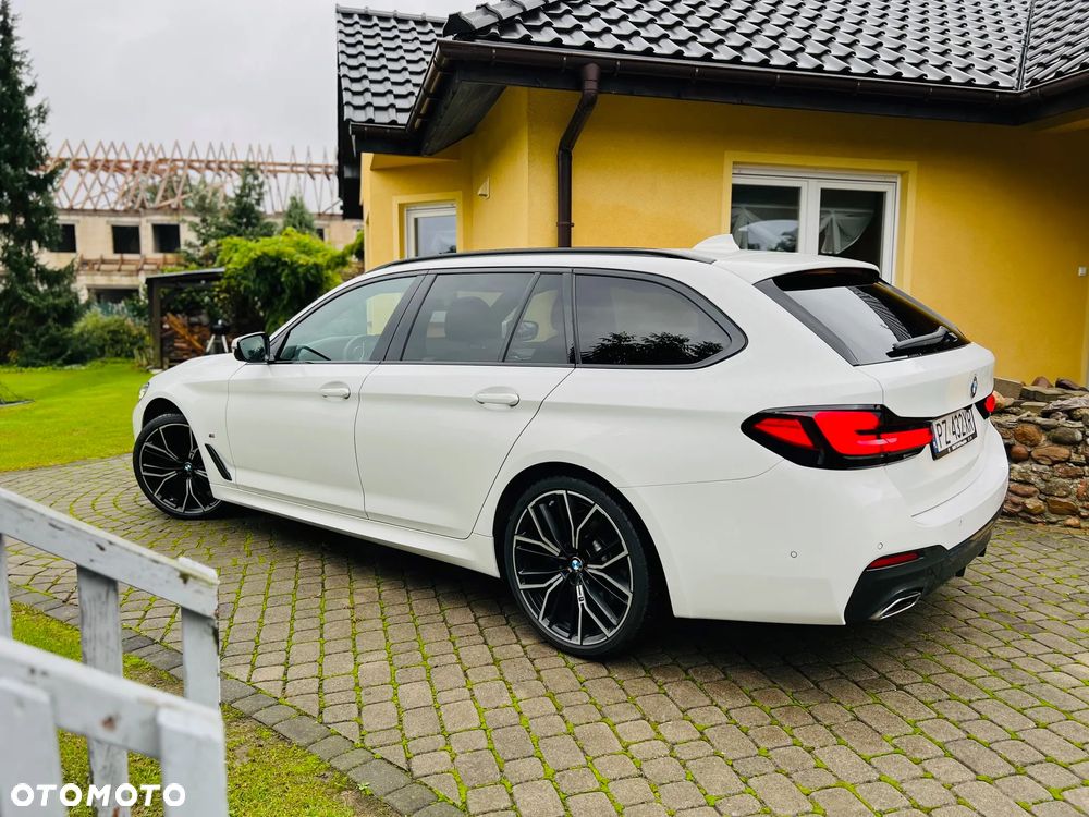 BMW Seria 5 530d xDrive Touring M Sport Edition - 13