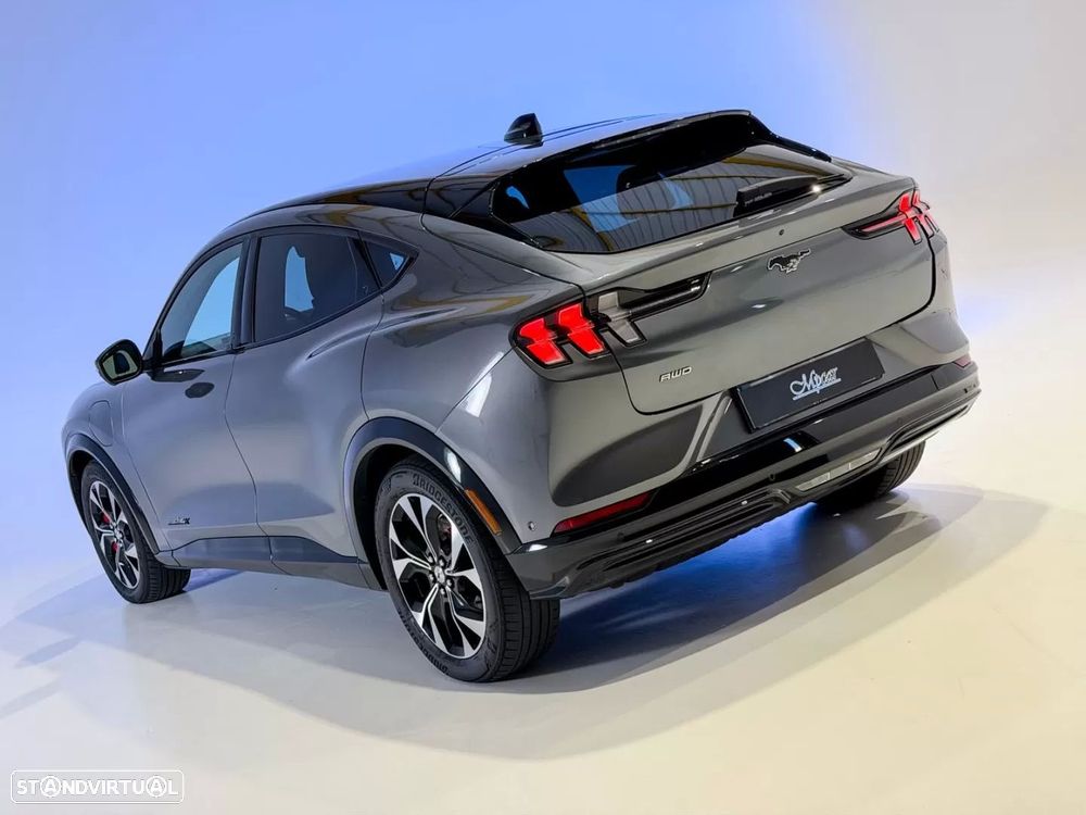 Ford Mustang Mach-E Alargada AWD - 2