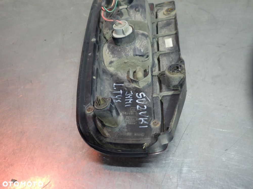 LAMPA LEWA TYLNA SUZUKI JIMNY III - 8