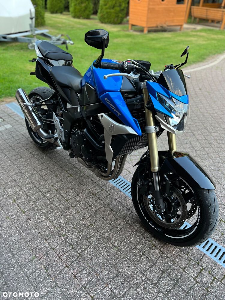 Suzuki GSR - 7