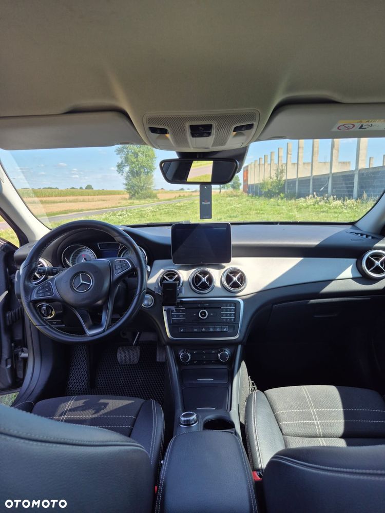 Mercedes-Benz GLA 200 7G-DCT - 8