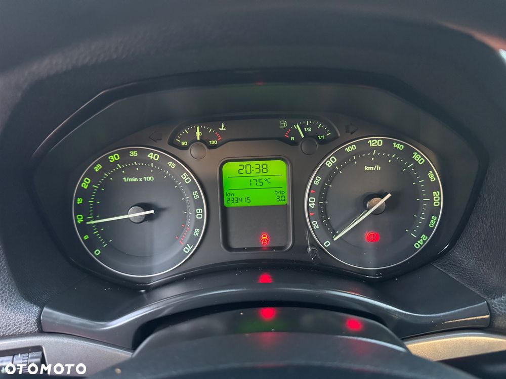 Skoda Octavia 1.6 Combi Ambiente - 31