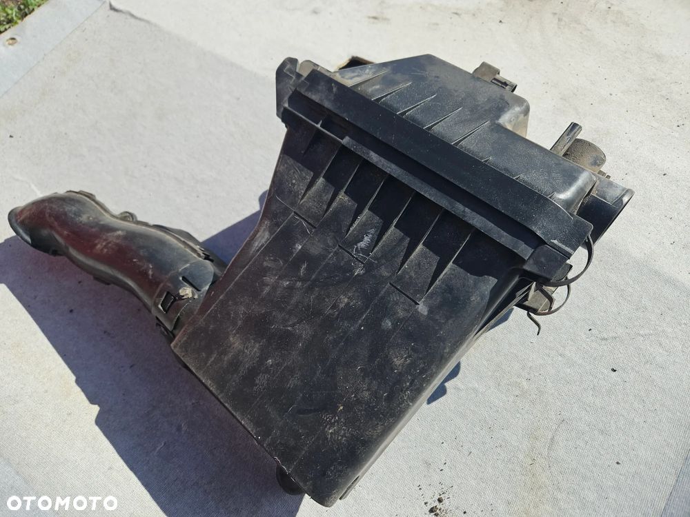 Obudowa filtra powietrza Opel Agila B Suzuki Splash 1,0 2009r 13700-51KA0 - 2