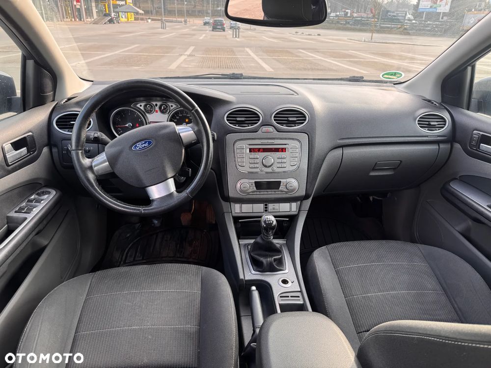 Ford Focus 1.8 Sport - 9