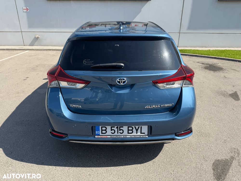 Toyota Auris 1.8 L VVT-i HSD Sol + - 6