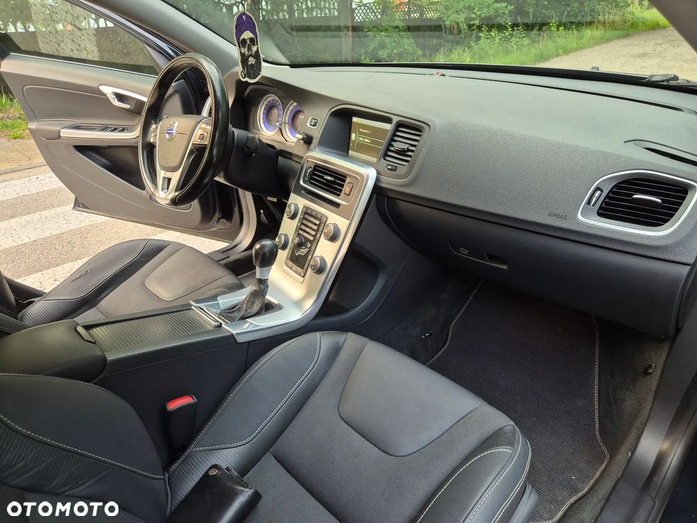 Volvo S60 D2 R-Design - 19