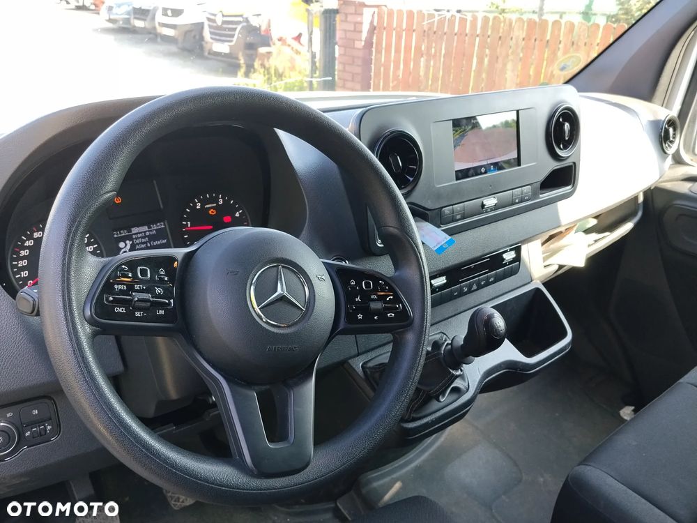 Mercedes-Benz Sprinter - 12