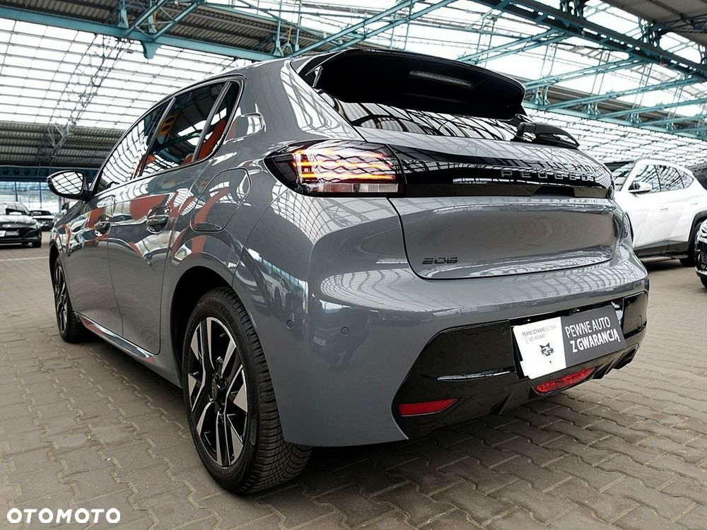Peugeot 208 - 10