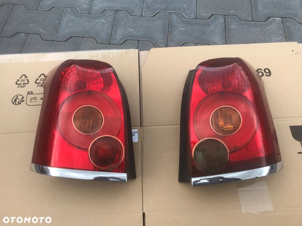 Toyota Avensis T25  03-06 Lampa Prawa Lewa Tył Europa