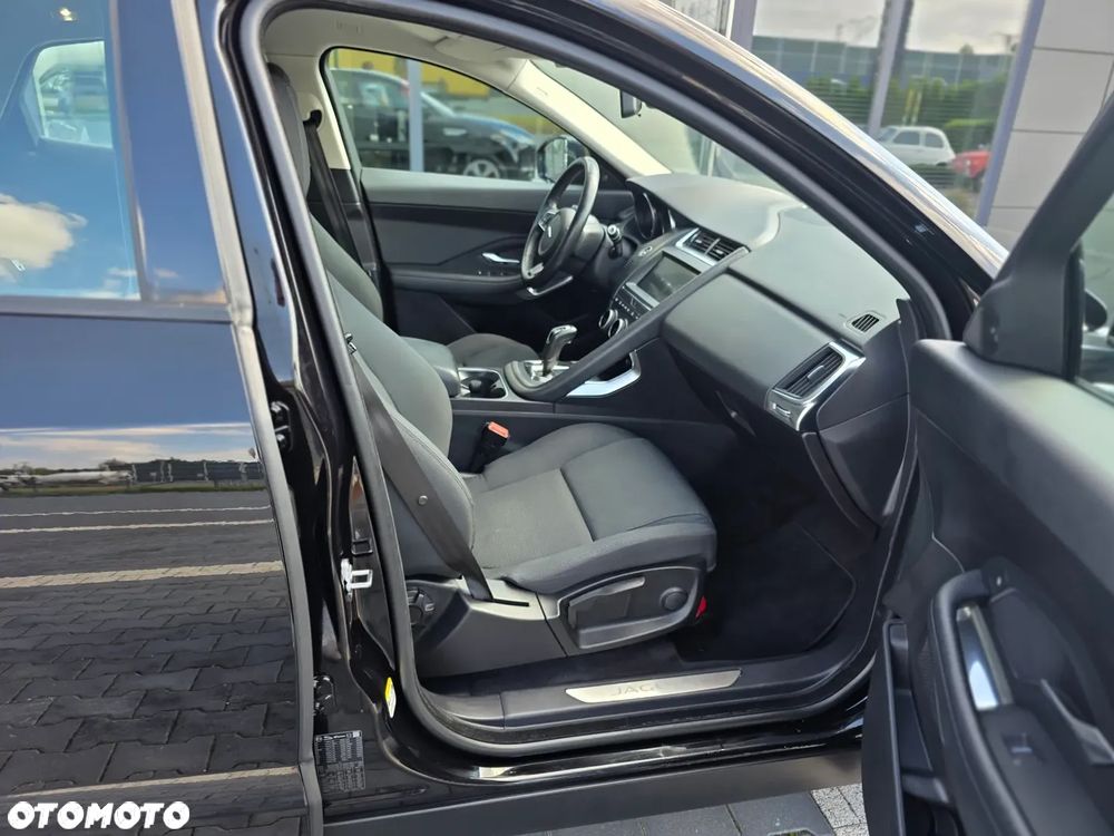 Jaguar E-Pace 2.0 i4P AWD R-Dynamic SE - 23