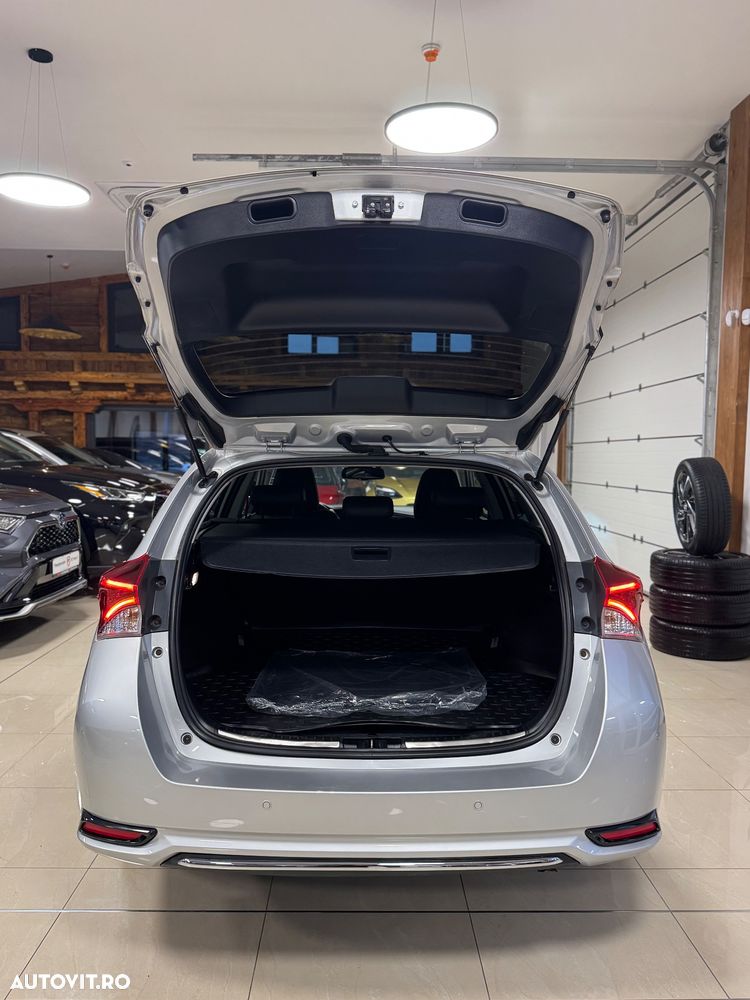 Toyota Auris 1.8 L VVT-i Sol + - 36