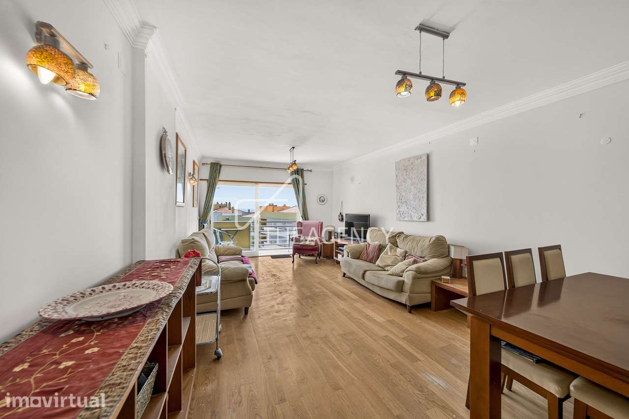 Amplo Apartamento T3+1 no Último Andar nos Jardins da Parede - Grande imagem: 2/43