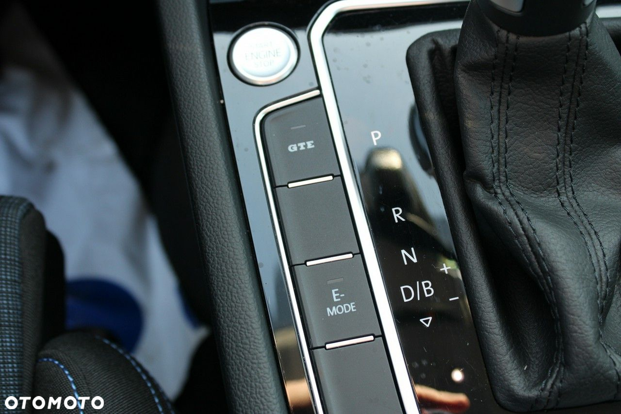 Volkswagen Passat - 32