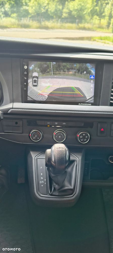 Volkswagen Multivan - 13