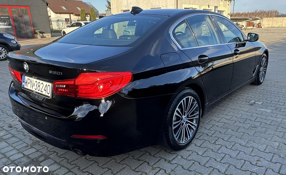 BMW Seria 5 530i Sport Line - 12