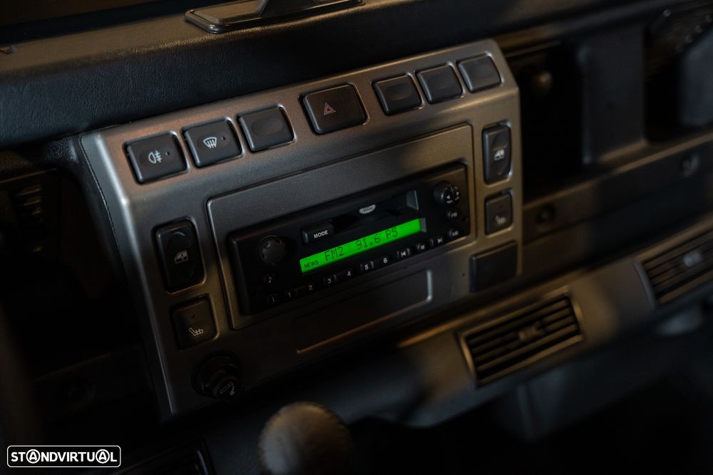 Land Rover Defender - 19